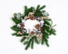 PINE CANDLE RING WITH GLITTER TOUCH OF STARS, CONES, BERRIES